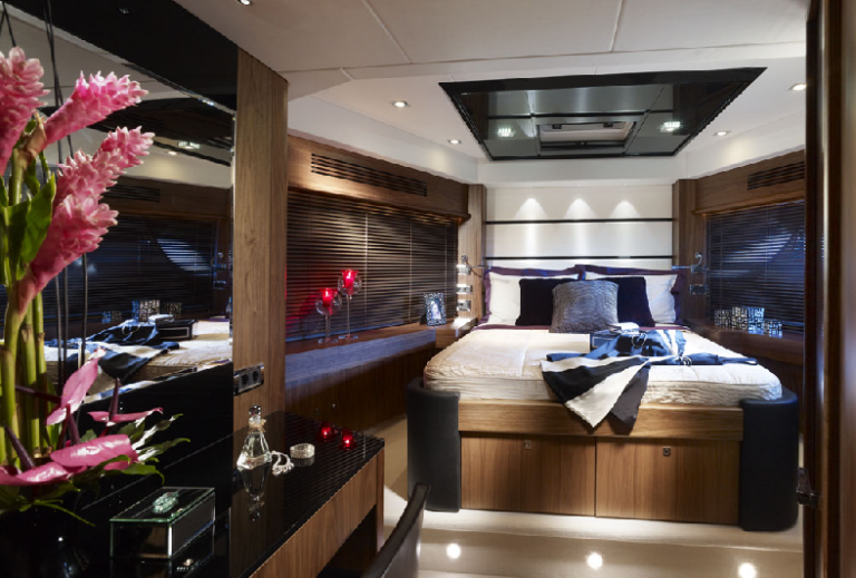 2009 Sunseeker 80 Motor Yacht  - Forward Cabin