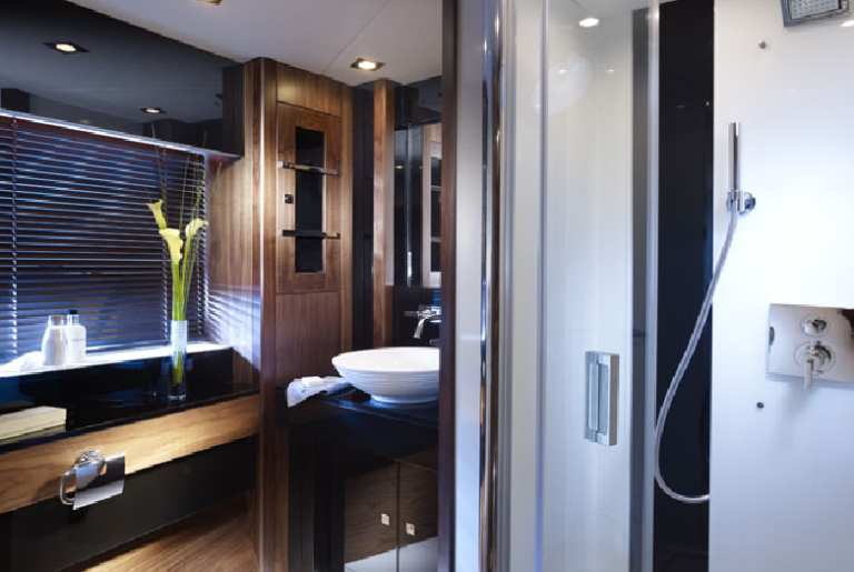 2009 Sunseeker 80 Motor Yacht  - Forward Cabin EnSuite