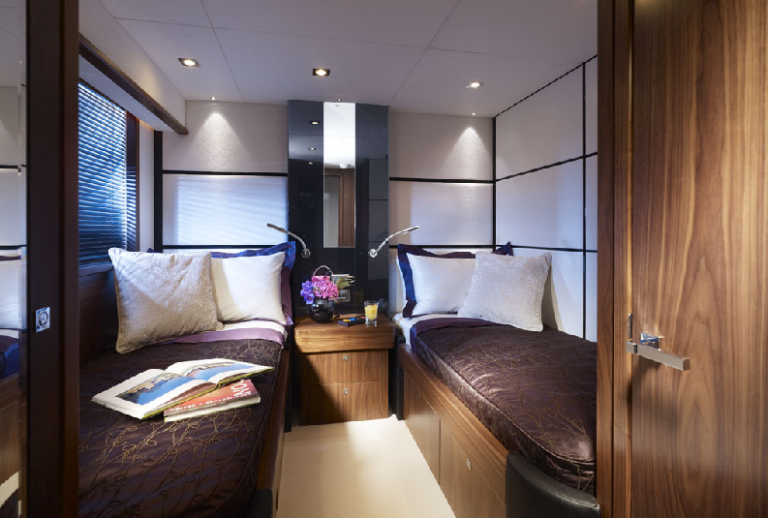 2009 Sunseeker 80 Motor Yacht  - Guest Cabin