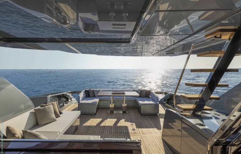 Aft Cockpit - Dining Set Up
