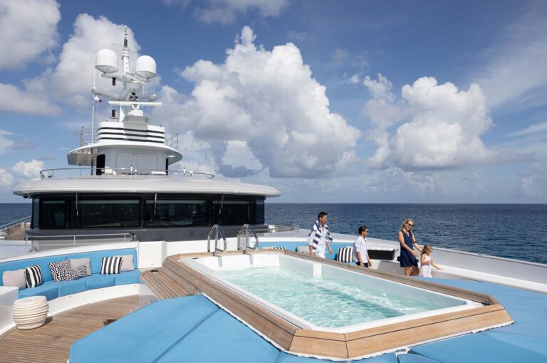Deck Jacuzzi