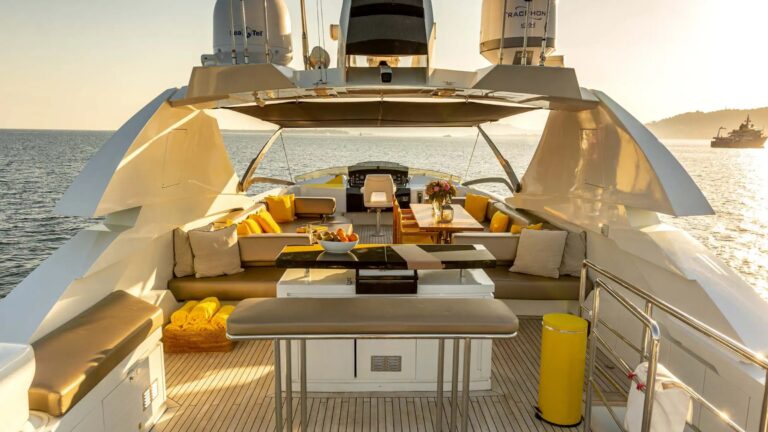 Flybridge Deck