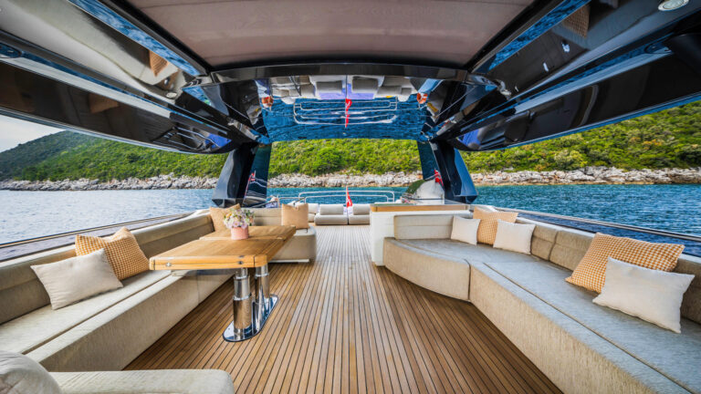Flybridge Dining And Seating