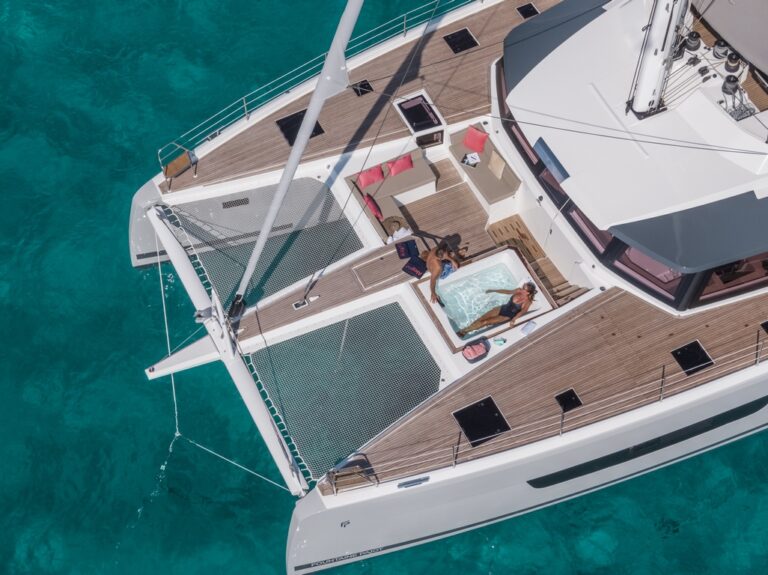 Foredeck With Jacuzzi