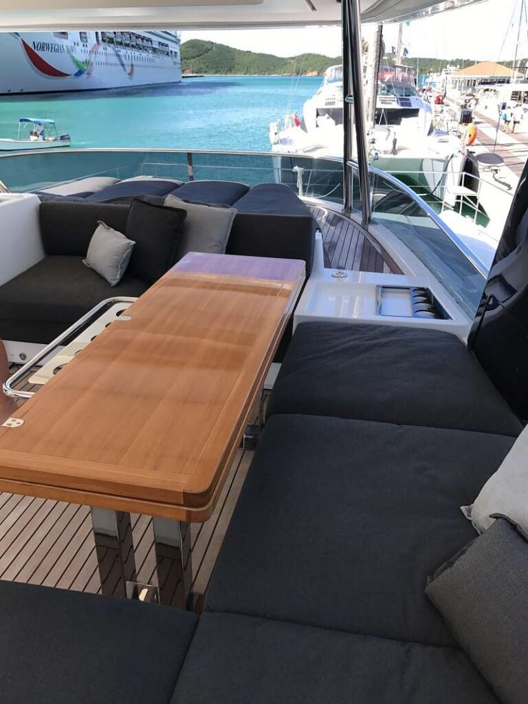 Motor Catamaran ULTRA 64 Fly Bridge