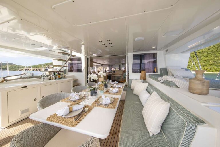 Sailing Catamaran NOMADA Aft Deck