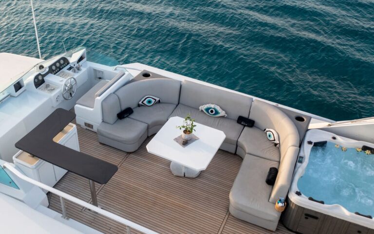 Sun Deck Seating And Jacuzzi