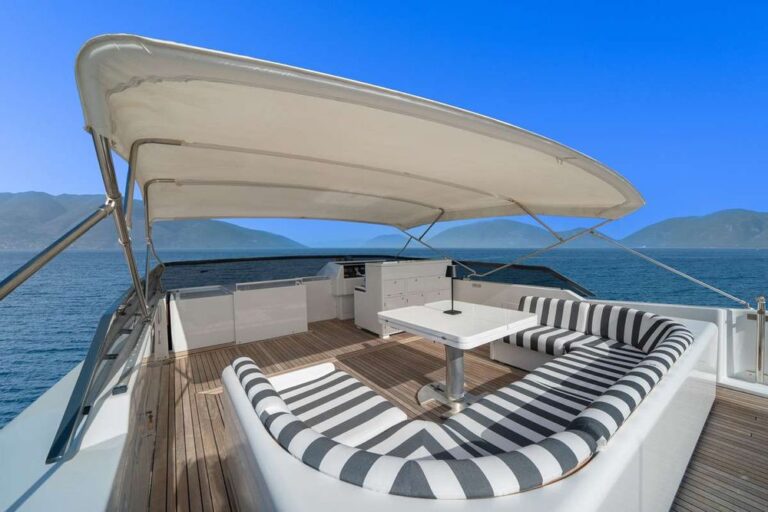 Sun Deck With Soft Bimini