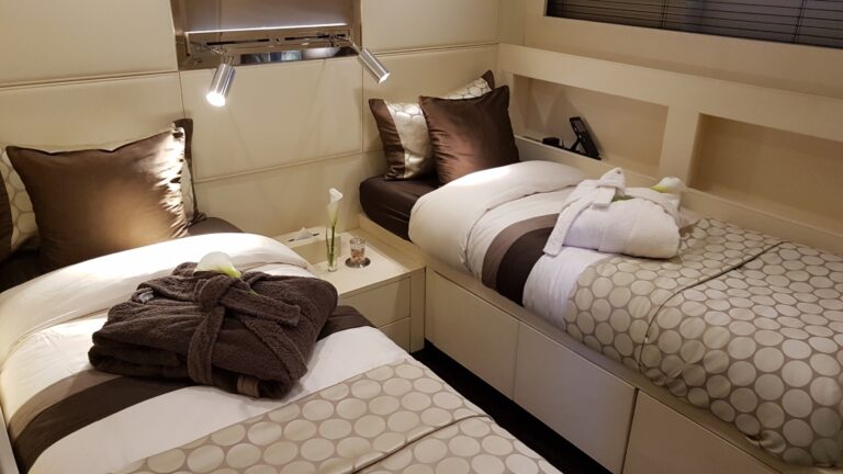 Twin guest cabin