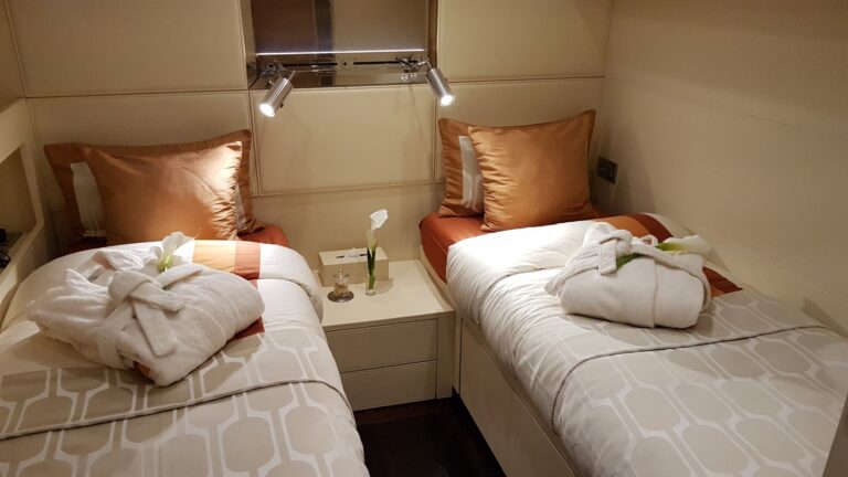 Twin suite