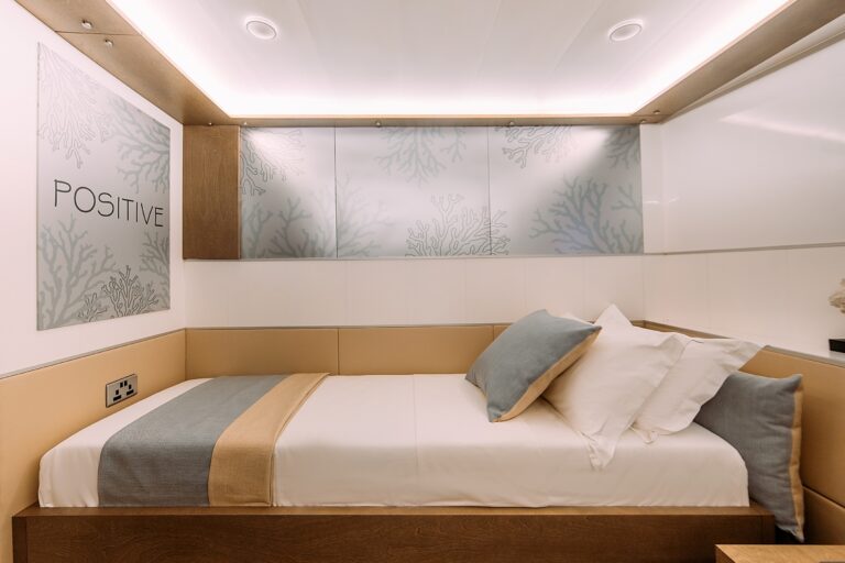 Guest cabin