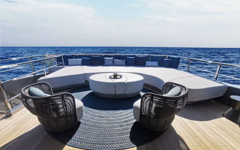 Deck Lounge
