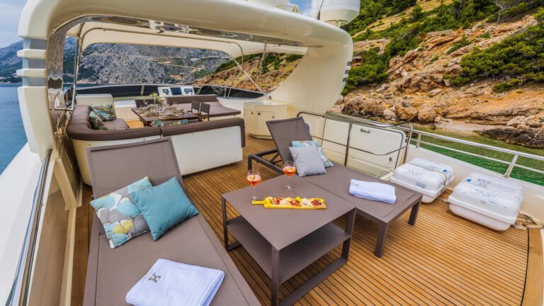 Flybridge Sun Beds