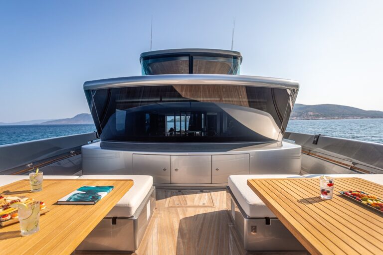 Foredeck Seating And Dining