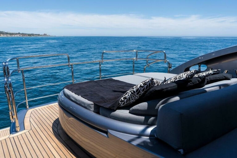 Main Deck Aft Sun Pad