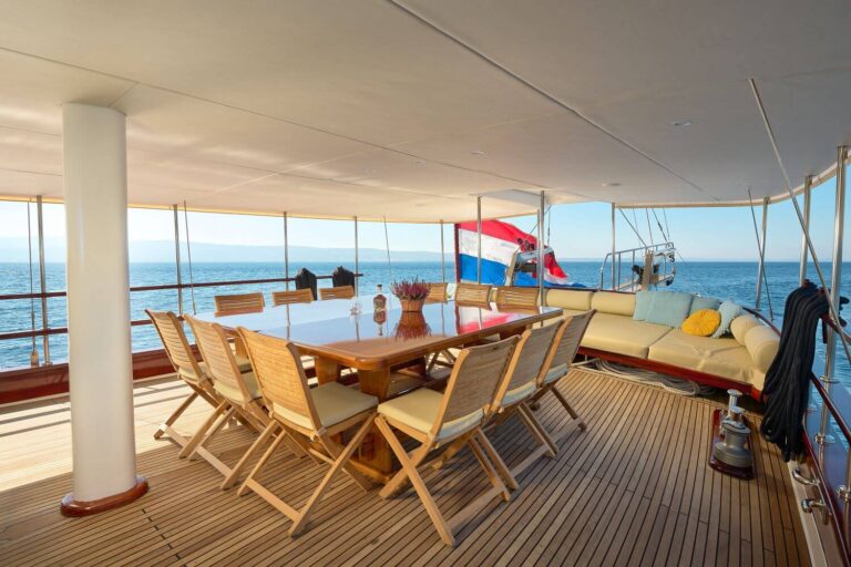 Main Deck Cockpit Dining And Lounge