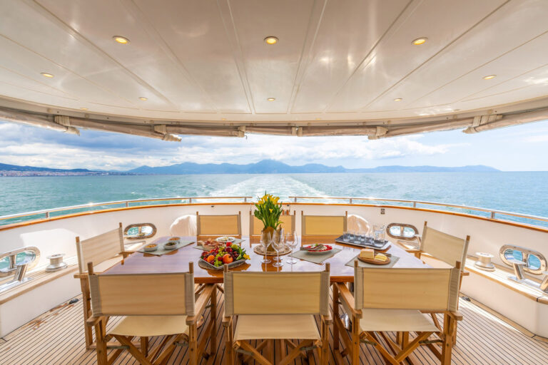 Main Deck Dining
