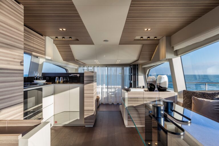 Main Salon (sistership)