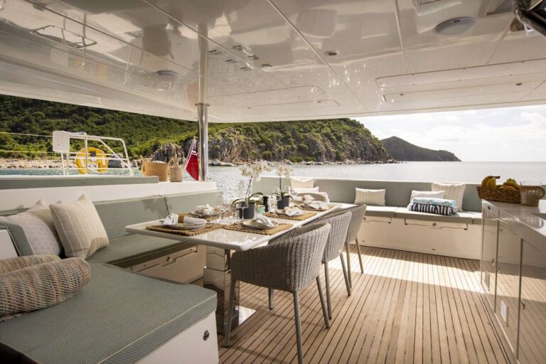Sailing Catamaran NOMADA Al Fresco Dining