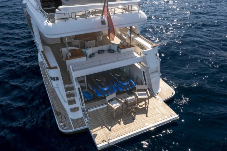 Stern View - Beach Club