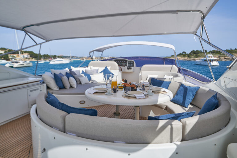 Sun Deck Circular Dining Setting
