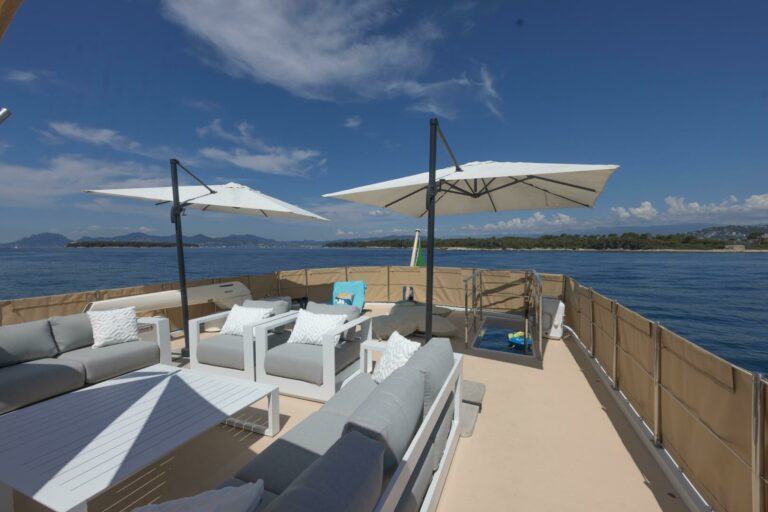 Sun Deck Lounge