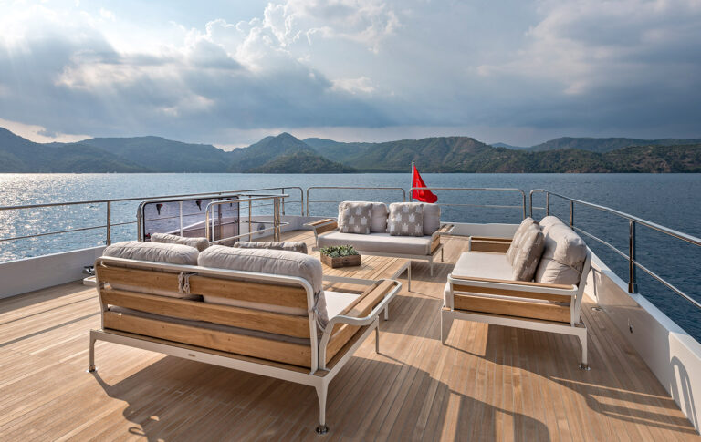Sundeck Lounge