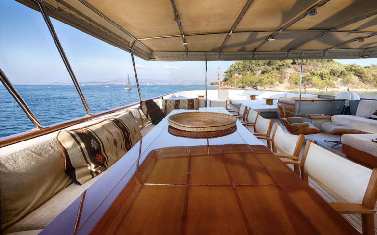 Upper Deck Dining