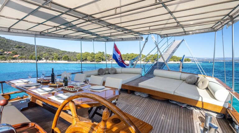 ANDI STAR Aft Deck