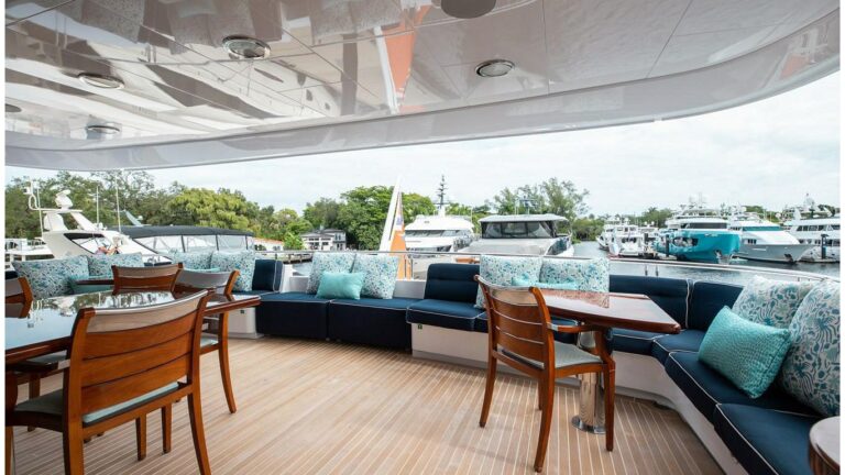 Bridge Deck Lounge Area