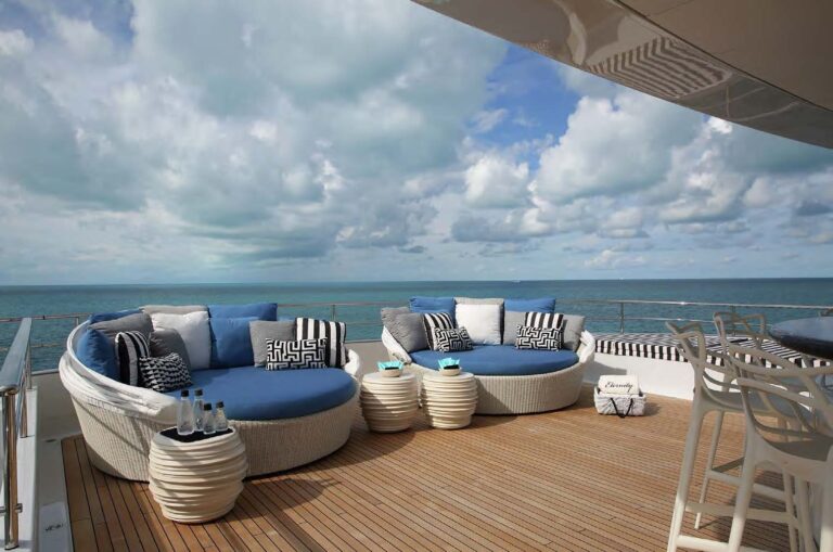 Deck Lounge