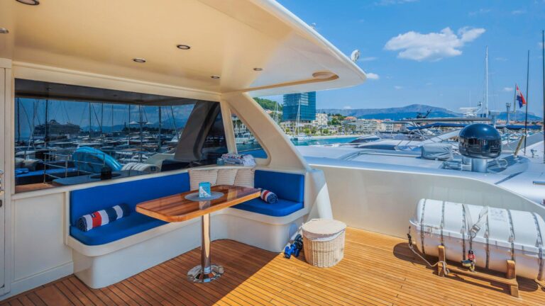 Flybridge Dining