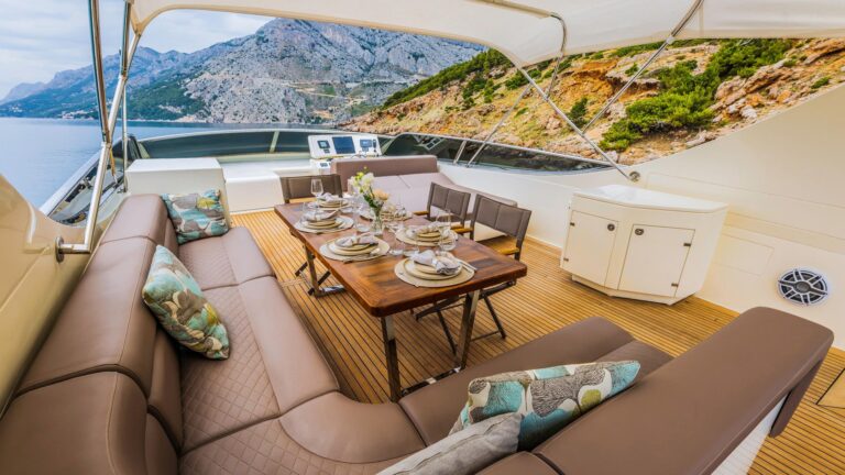 Flybridge Dining