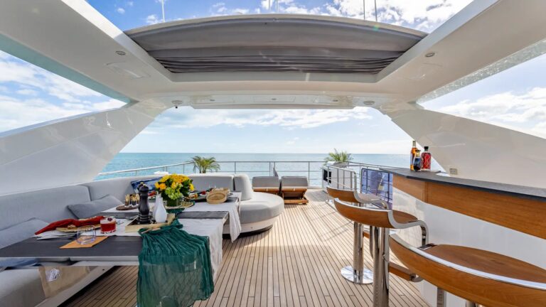 Flybridge  Dining And Bar