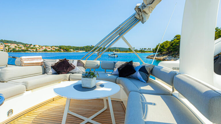 Flybridge Seating