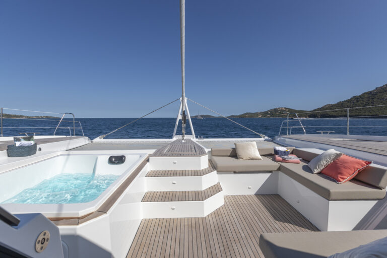 Foredeck Seating And Jacuzzi