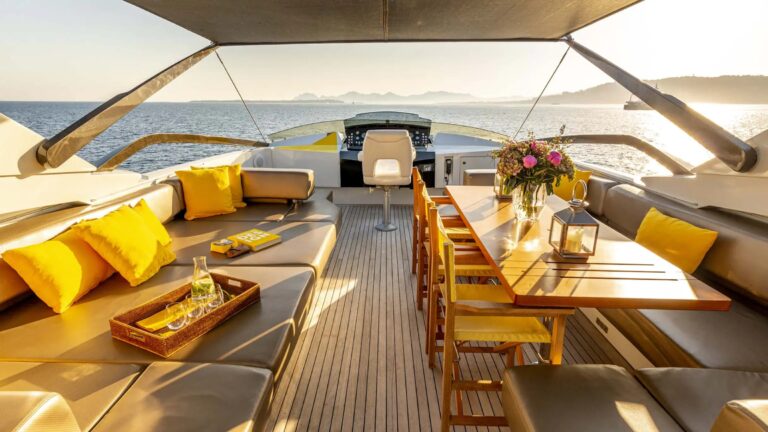 Lounge On Flybridge Deck