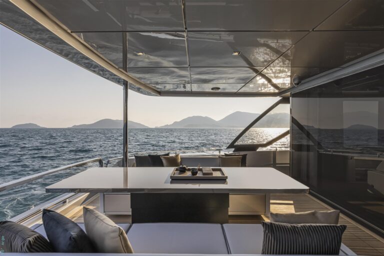 Main Deck Aft Dining Set Up (sistership)