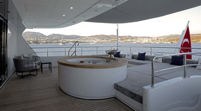 Upper deck Master Suite Private Jacuzzi