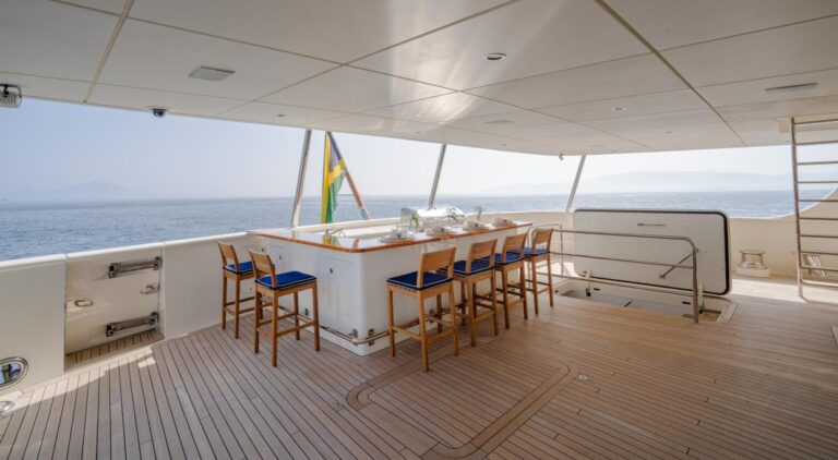 Deck sit up bar