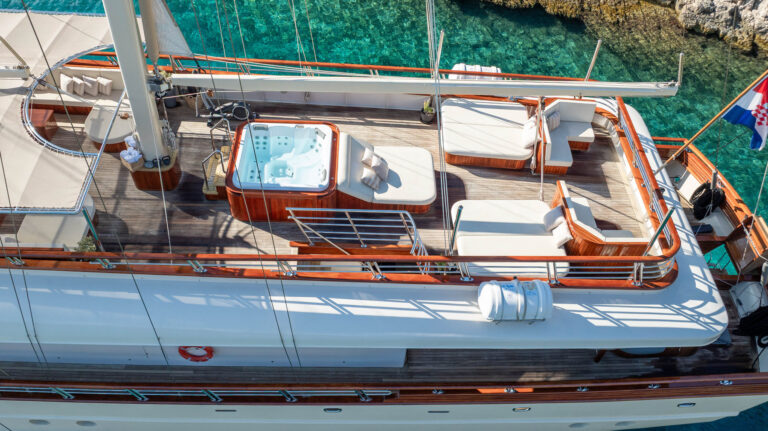SON DE MAR - Sun Deck Aft