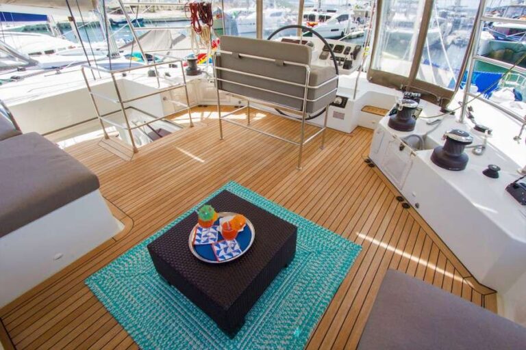 Sailing Catamaran AZULIA II Fly Bridge