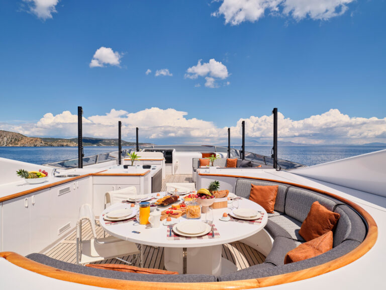 Sun Deck Circular Dining