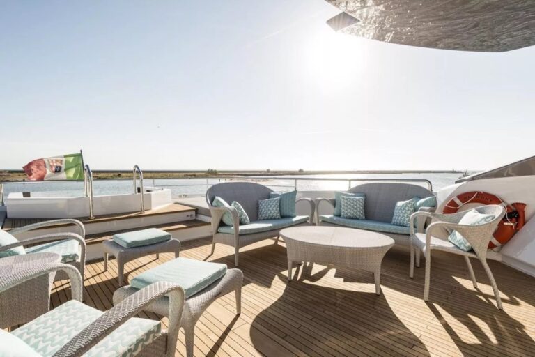 Sun Deck Seating And Jacuzzi