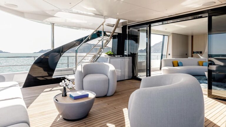 Upper Deck Aft Lounge