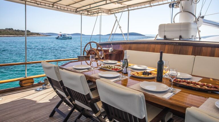 ANDI STAR Aft Deck