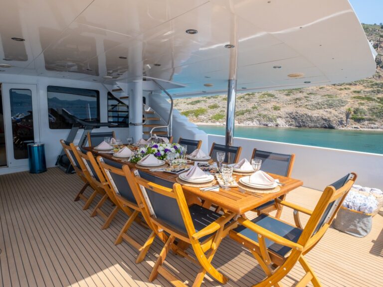 Bridge Deck Dining