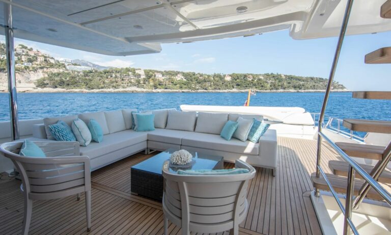 Bridge Deck Lounge