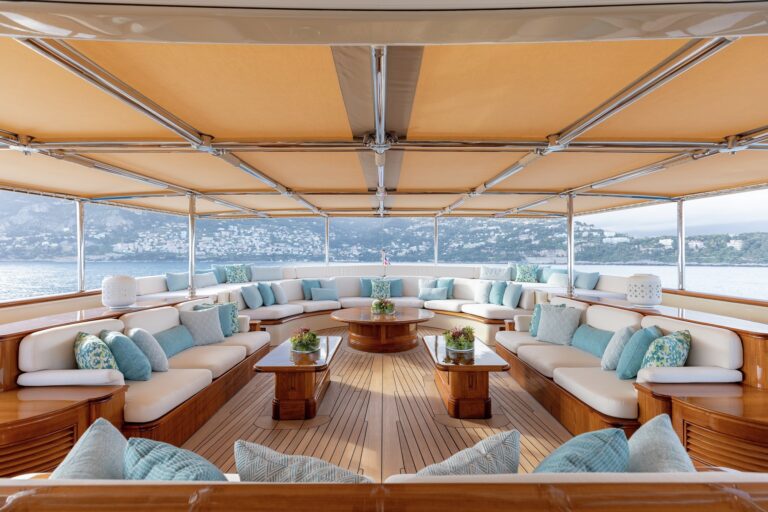 Deck Lounge