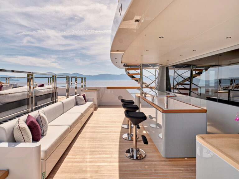 Deck Lounge And Bar